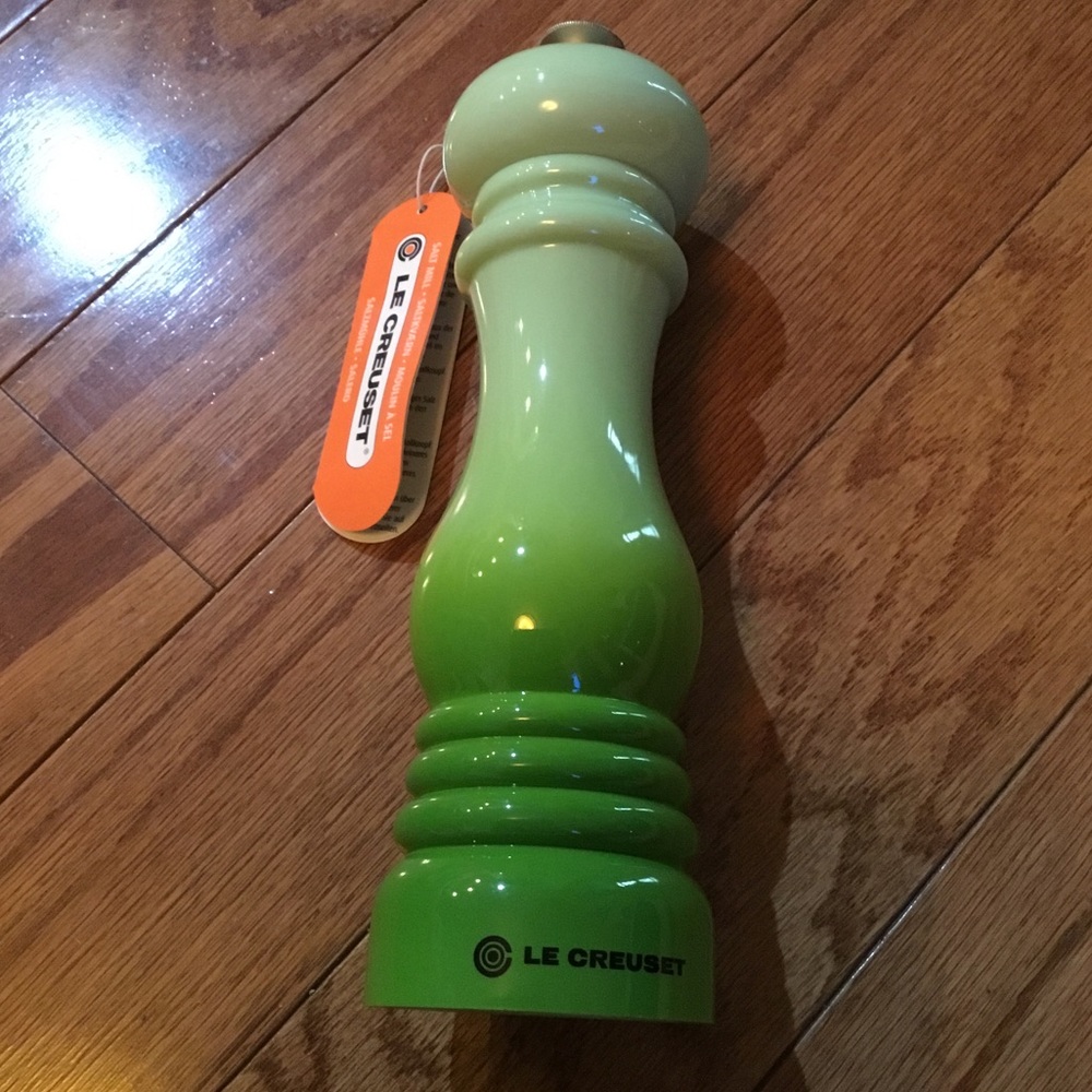 Le Creuset 8-1/4” Salt Mill (Palm)
